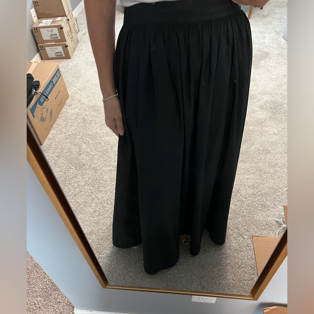 Elegant Black Maxi Skirt - Picture 3 of 5
